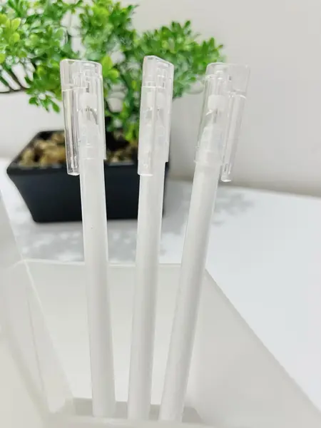 Lapicero en gel tinta blanca