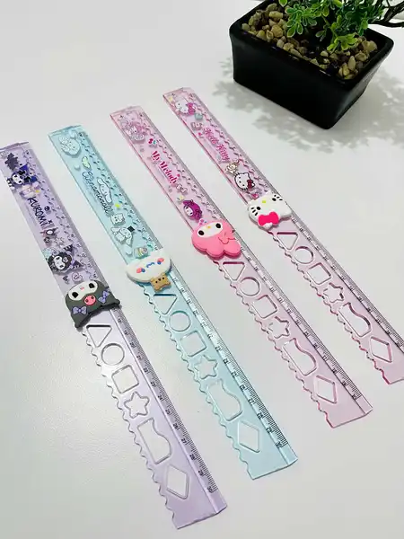 Regla expandible Sanrio