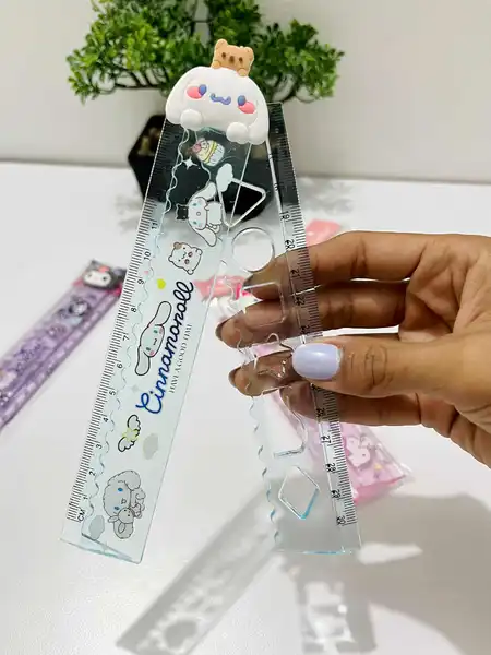 Regla expandible Sanrio