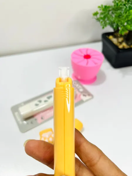 Corrector + pegante en cinta Huellitas