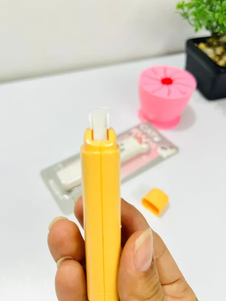 Corrector + pegante en cinta Huellitas